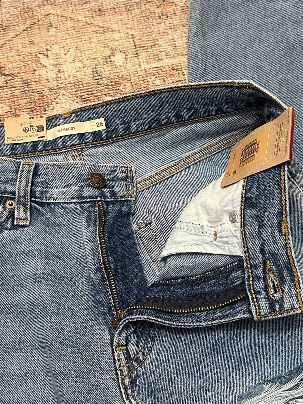 Woman’s NWTs 26x31 ‘94 Baggy Levi’s Jeans - Picture 5 of 11
